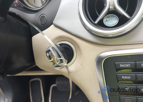 2015 Mercedes-Benz Gla 250 4Matic z USA, uszkodzony, nr VIN WDCTG4GB7FJ145377